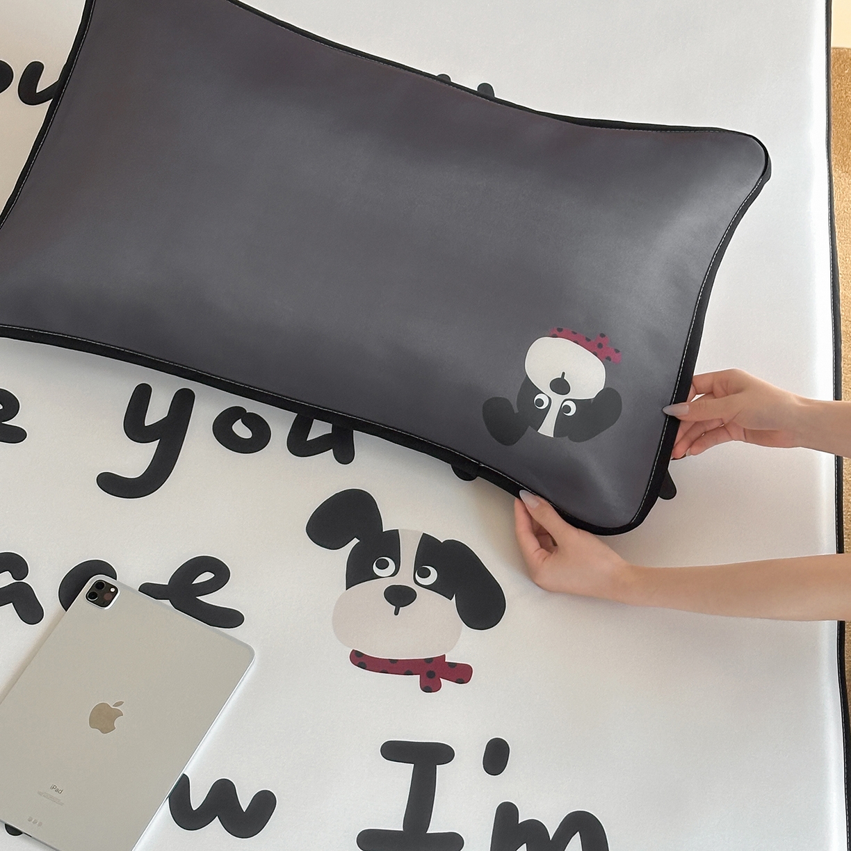 91家纺网 家纺一手货源 找家纺 桃喜 2026新款数码印花冰纤维牛奶丝凉席 美式酷黑小狗