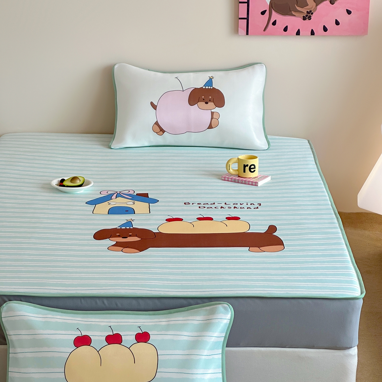 91家纺网 家纺一手货源 找家纺 桃喜 2026新款数码印花冰纤维牛奶丝凉席 面包腊肠狗