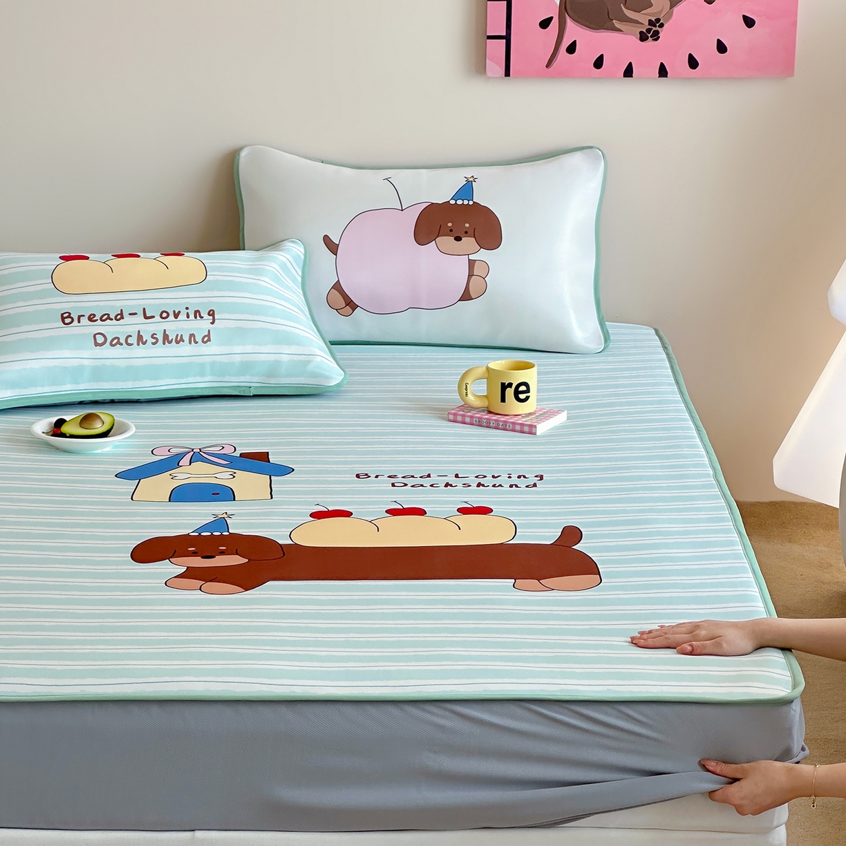 91家纺网 家纺一手货源 找家纺 桃喜 2026新款数码印花冰纤维牛奶丝凉席 面包腊肠狗