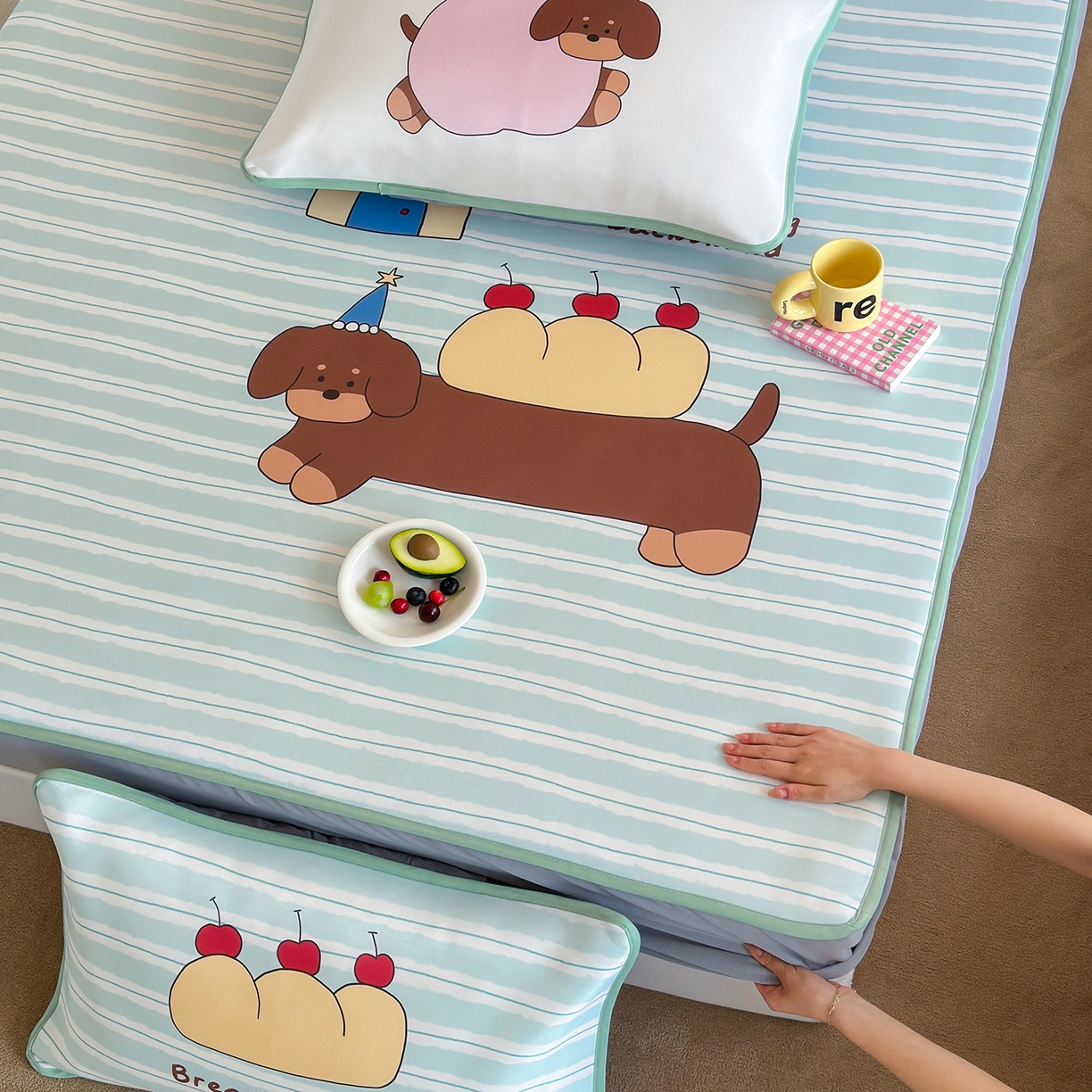 91家纺网 家纺一手货源 找家纺 桃喜 2026新款数码印花冰纤维牛奶丝凉席 面包腊肠狗