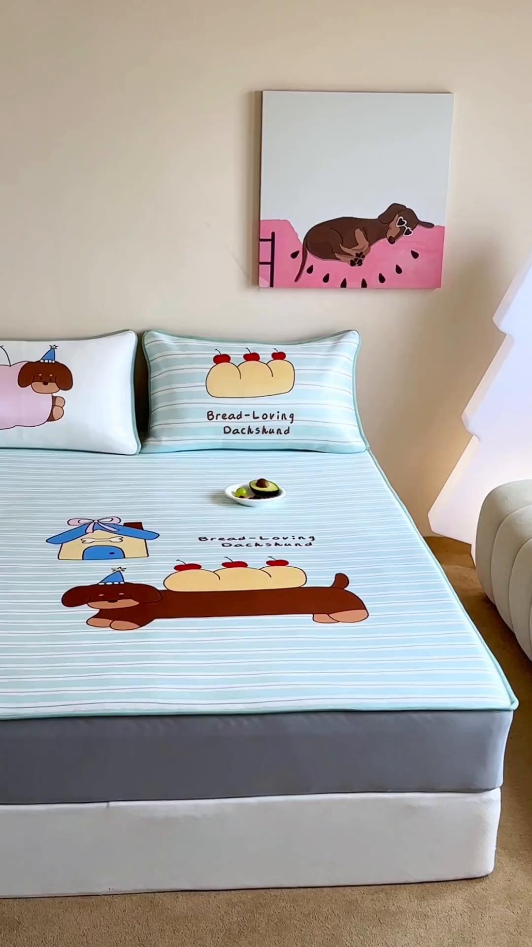 91家纺网 家纺一手货源 找家纺 桃喜 2026新款数码印花冰纤维牛奶丝凉席 面包腊肠狗