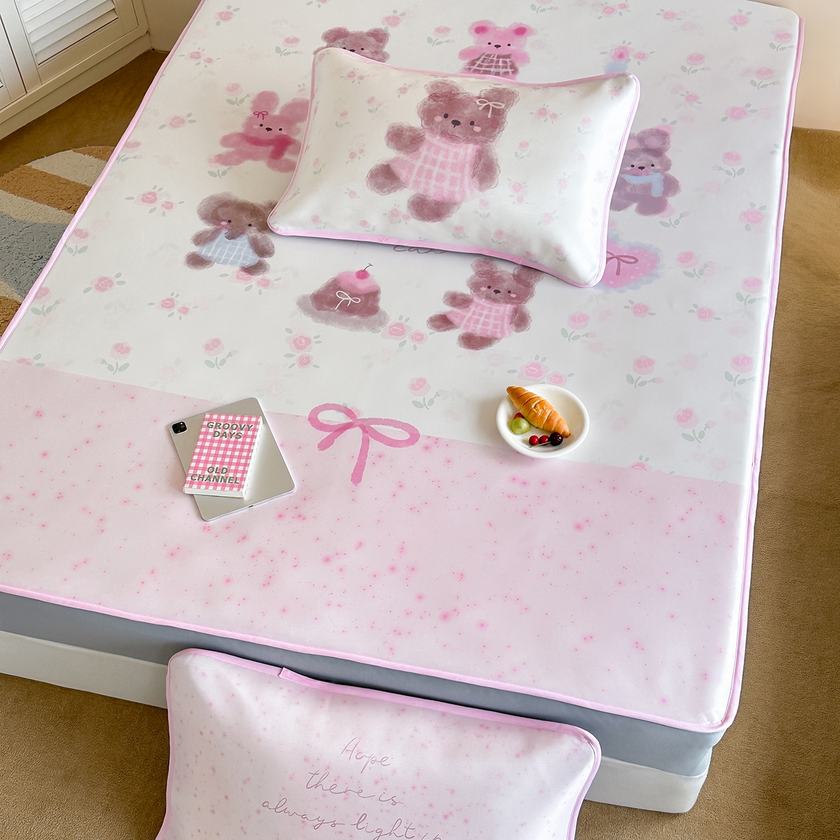 91家纺网 家纺一手货源 找家纺 桃喜 2026新款数码印花冰纤维牛奶丝凉席 小熊来信