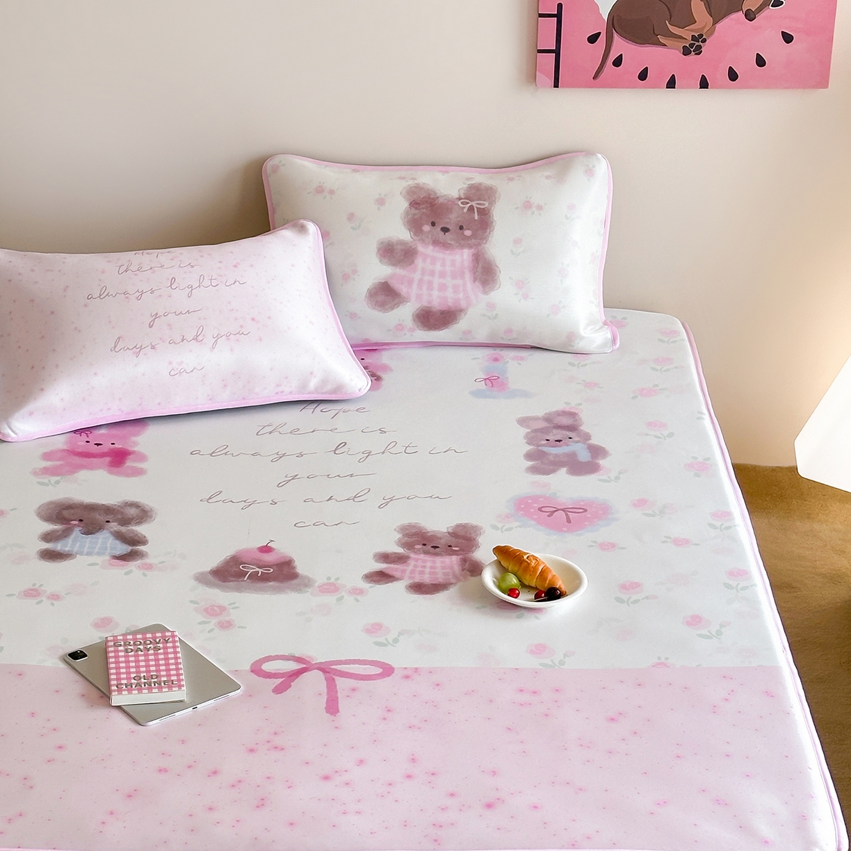 91家纺网 家纺一手货源 找家纺 桃喜 2026新款数码印花冰纤维牛奶丝凉席 小熊来信