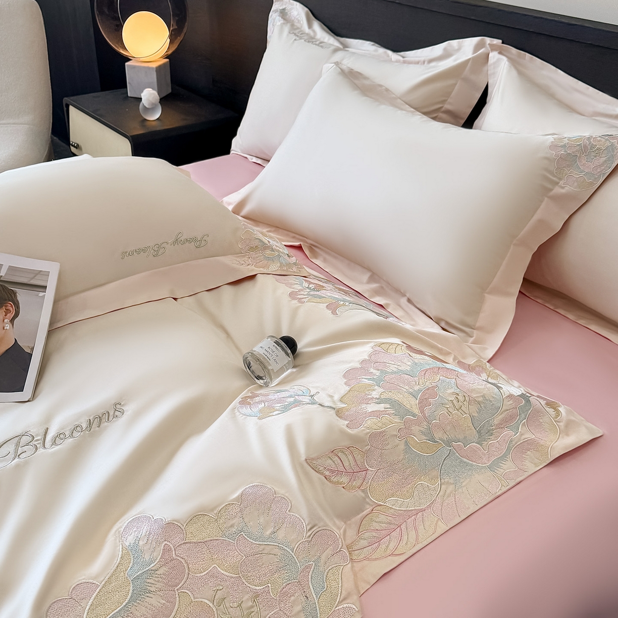 91家纺网 家纺一手货源 找家纺 卡初家居（原微来） 2026新款A类母婴级亲肤棉绣花四件套-锦上添花 锦上添花-白+粉