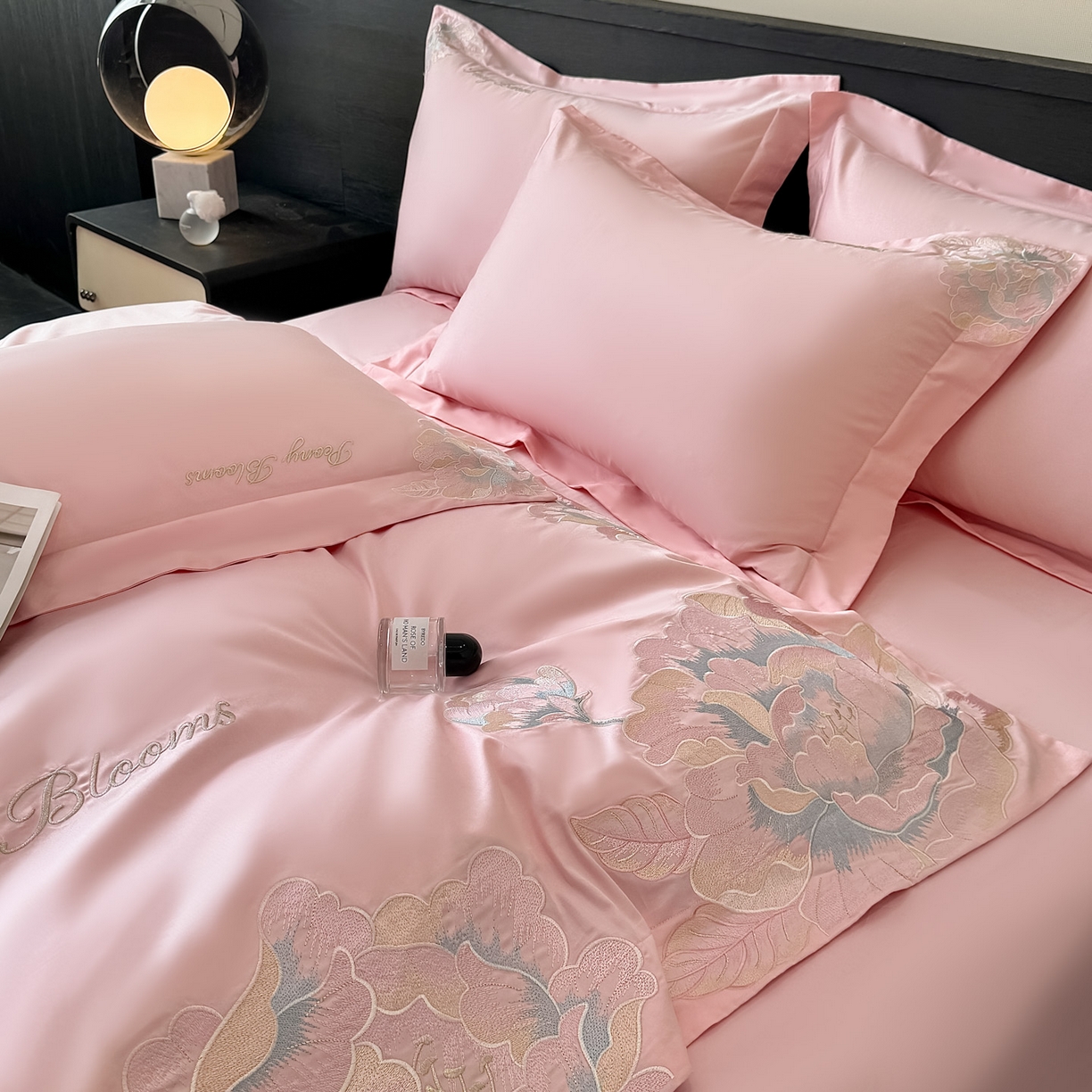 91家纺网 家纺一手货源 找家纺 卡初家居（原微来） 2026新款A类母婴级亲肤棉绣花四件套-锦上添花 锦上添花-香叶粉