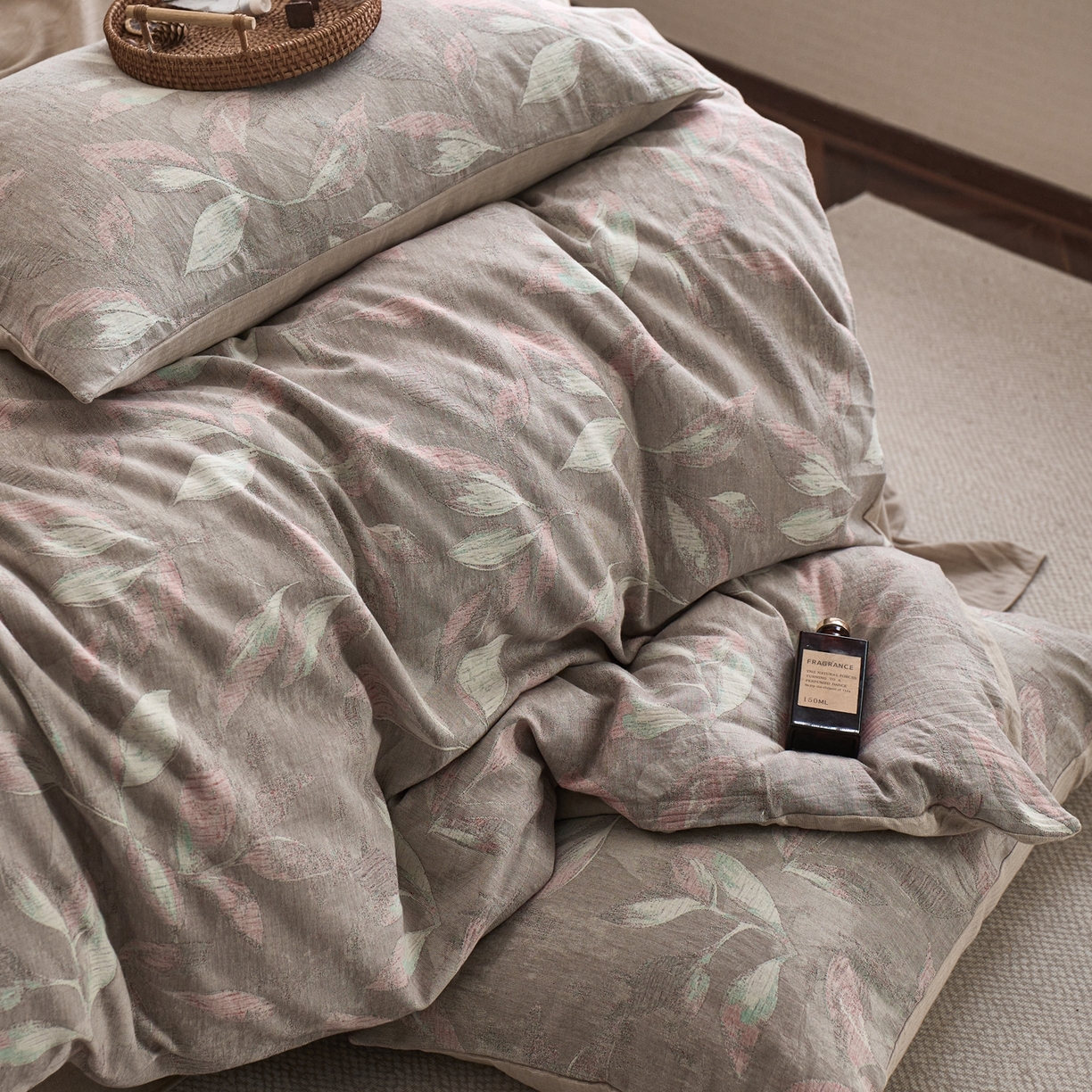 91家纺网 家纺一手货源 找家纺 安莱生活 2026新品色织棉麻大提花四件套蔓藤浮雕复古被套床单床品 蔓藤-槿红