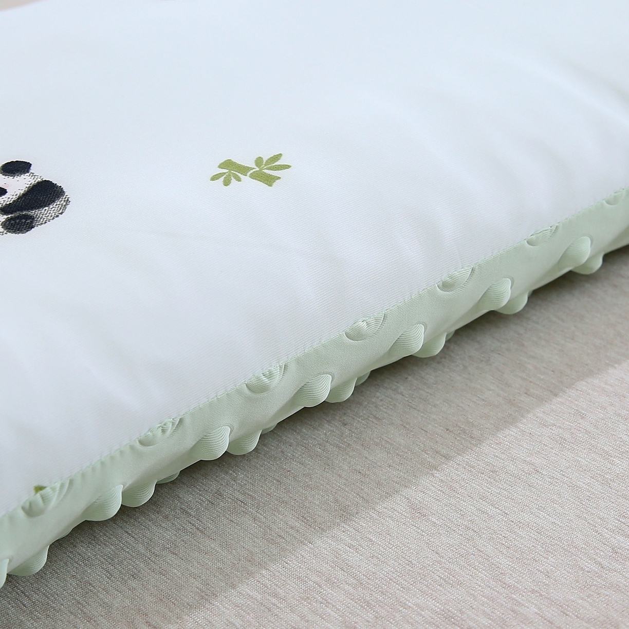 91家纺网 家纺一手货源 找家纺 珍贝家纺 2026新款A面凉感丝+B面豆豆绒枕头枕套+枕芯儿童枕学生枕枕头枕芯 凉感--小熊猫