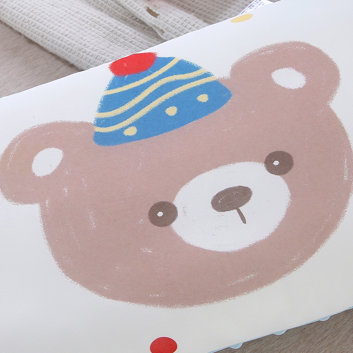 91家纺网 家纺一手货源 找家纺 珍贝家纺 2026新款A面凉感丝+B面豆豆绒枕头枕套+枕芯儿童枕学生枕枕头枕芯 凉感--小灰熊