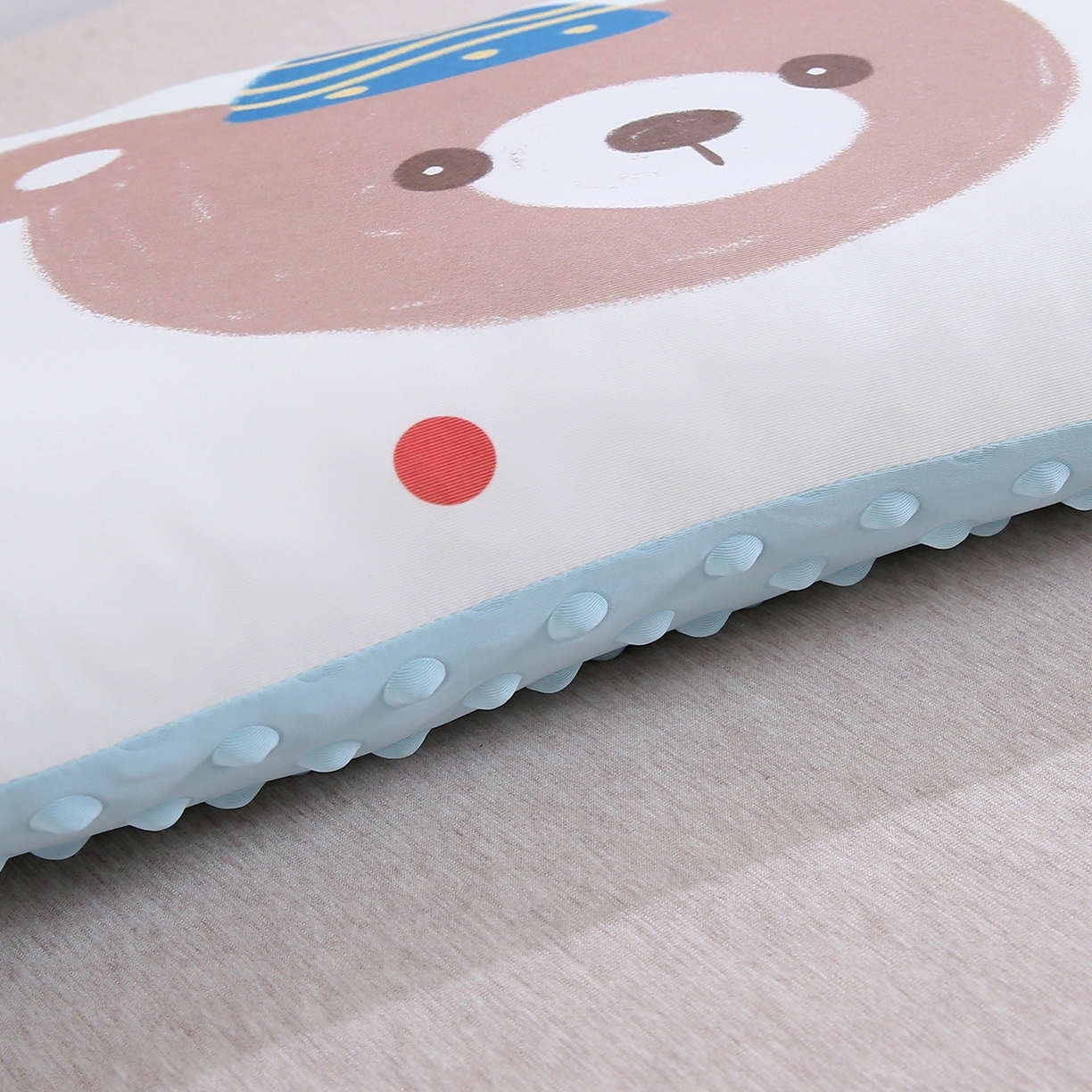 91家纺网 家纺一手货源 找家纺 珍贝家纺 2026新款A面凉感丝+B面豆豆绒枕头枕套+枕芯儿童枕学生枕枕头枕芯 凉感--小灰熊