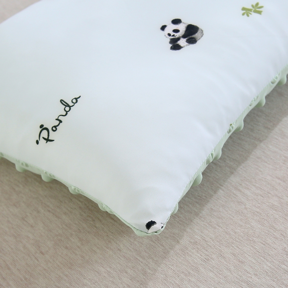 91家纺网 家纺一手货源 找家纺 珍贝家纺 2026新款A面凉感丝+B面豆豆绒枕头枕套+枕芯儿童枕学生枕枕头枕芯 凉感--小熊猫