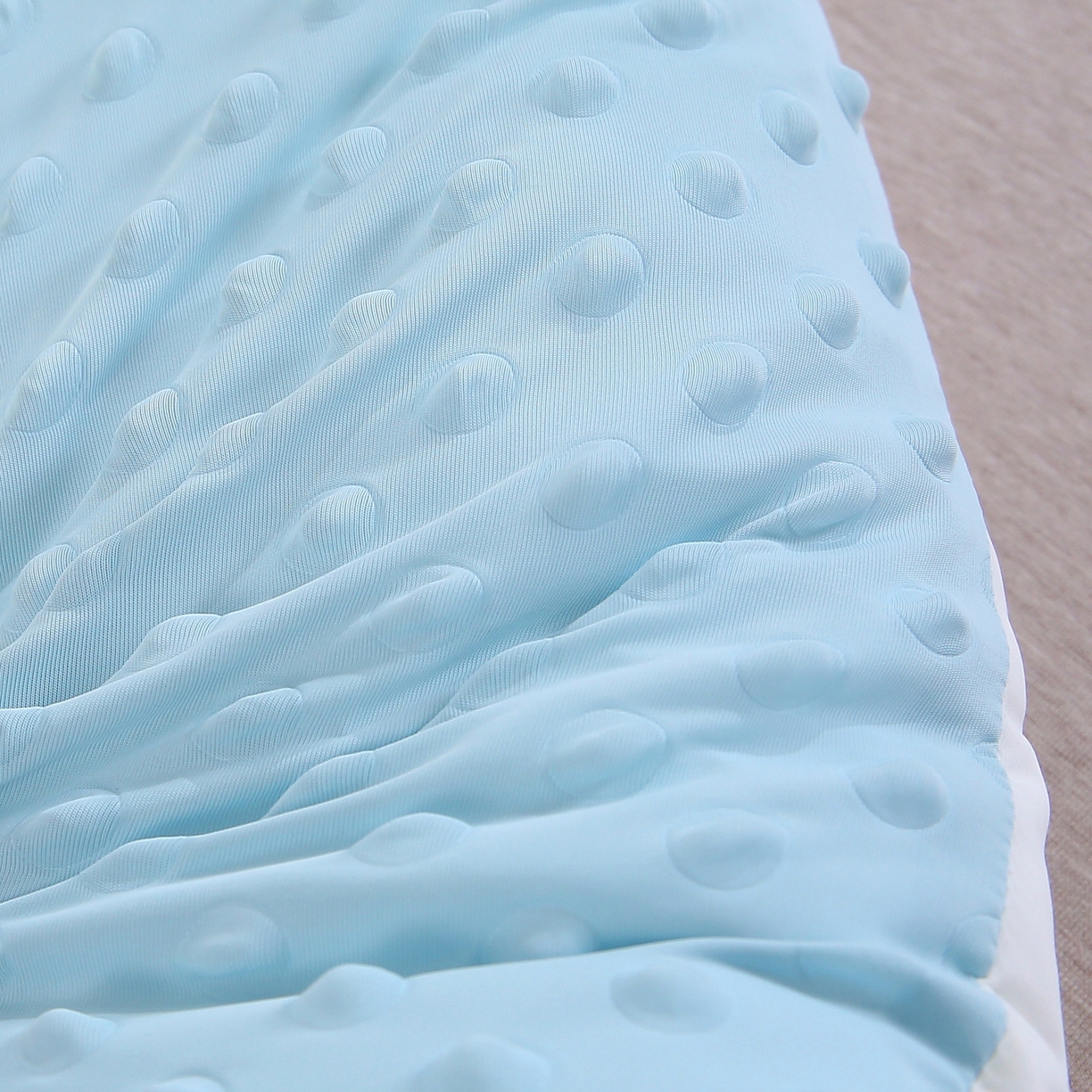 91家纺网 家纺一手货源 找家纺 珍贝家纺 2026新款A面凉感丝+B面豆豆绒枕头枕套+枕芯儿童枕学生枕枕头枕芯 凉感--小灰熊