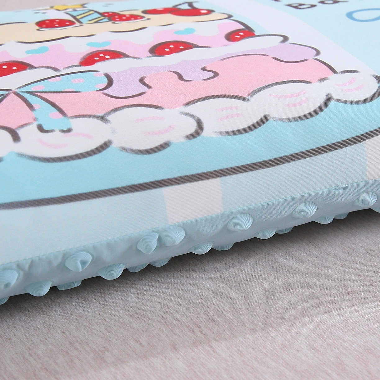 91家纺网 家纺一手货源 找家纺 珍贝家纺 2026新款A面凉感丝+B面豆豆绒枕头枕套+枕芯儿童枕学生枕枕头枕芯 凉感--快乐蛋糕