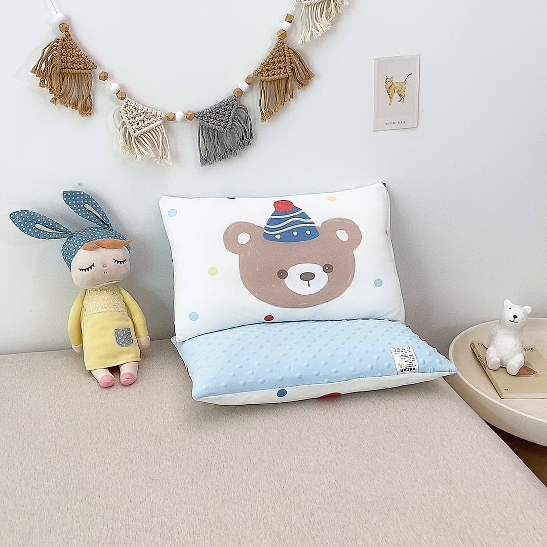 91家纺网 家纺一手货源 找家纺 珍贝家纺 2026新款A面凉感丝+B面豆豆绒枕头枕套+枕芯儿童枕学生枕枕头枕芯 凉感--小灰熊