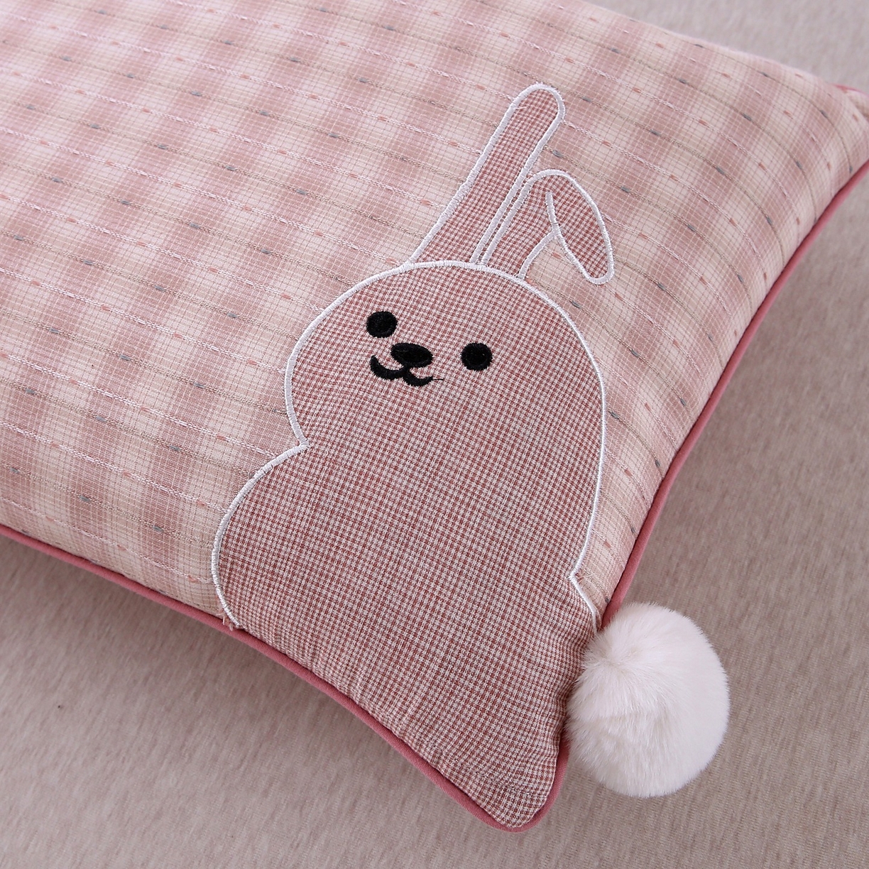 91家纺网 家纺一手货源 找家纺 珍贝家纺 2026新款全棉水洗棉贴布绣荞麦枕枕头枕芯-短尾兔 短尾兔-粉