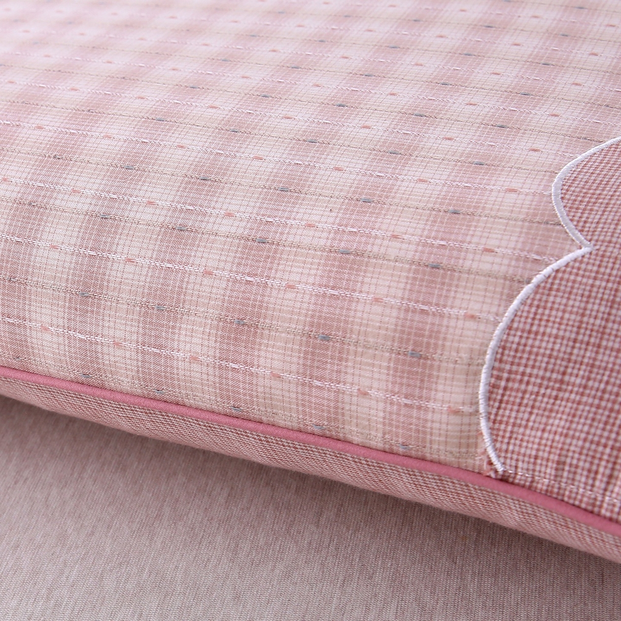 91家纺网 家纺一手货源 找家纺 珍贝家纺 2026新款全棉水洗棉贴布绣荞麦枕枕头枕芯-短尾兔 短尾兔-粉