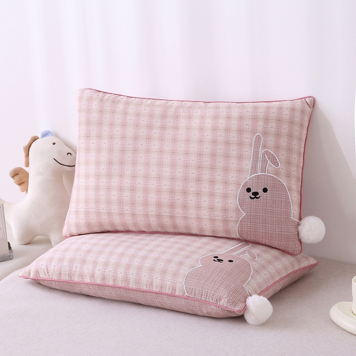 91家纺网 家纺一手货源 找家纺 珍贝家纺 2026新款全棉水洗棉贴布绣荞麦枕枕头枕芯-短尾兔 短尾兔-粉