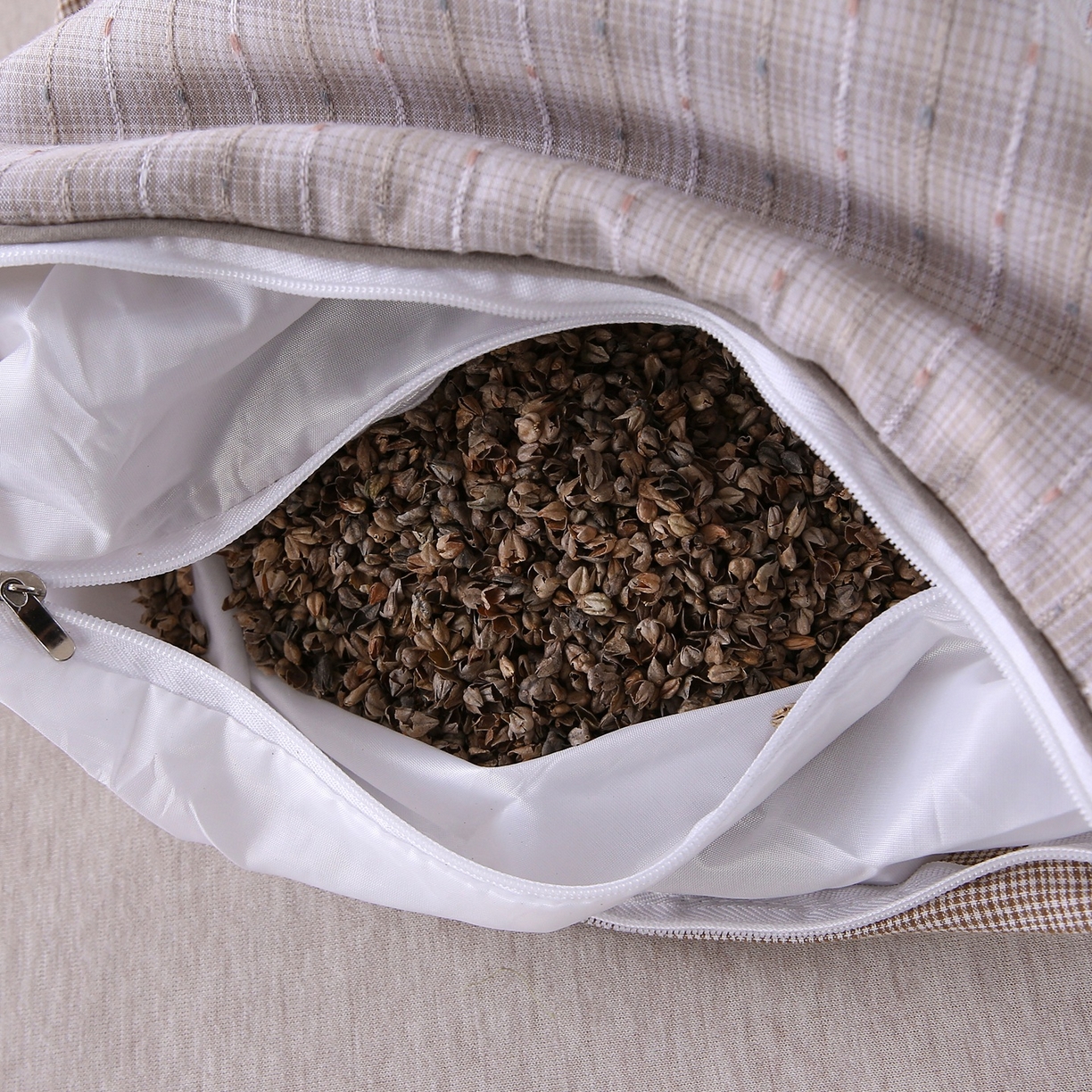 91家纺网 家纺一手货源 找家纺 珍贝家纺 2026新款全棉水洗棉贴布绣荞麦枕枕头枕芯-短尾兔 短尾兔-灰