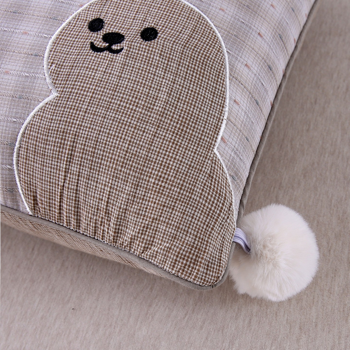 91家纺网 家纺一手货源 找家纺 珍贝家纺 2026新款全棉水洗棉贴布绣荞麦枕枕头枕芯-短尾兔 短尾兔-灰