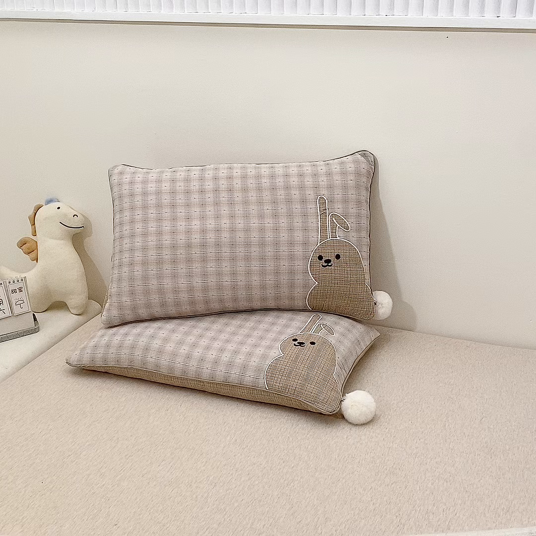 91家纺网 家纺一手货源 找家纺 珍贝家纺 2026新款全棉水洗棉贴布绣荞麦枕枕头枕芯-短尾兔 短尾兔-灰