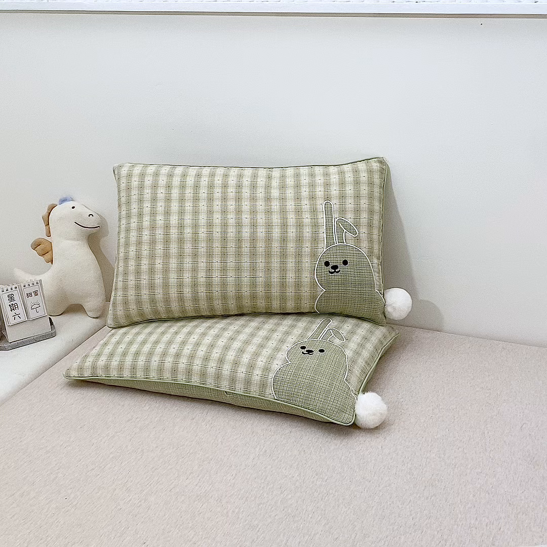 91家纺网 家纺一手货源 找家纺 珍贝家纺 2026新款全棉水洗棉贴布绣荞麦枕枕头枕芯-短尾兔 短尾兔-绿