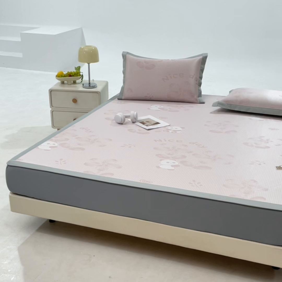 91家纺网 家纺一手货源 找家纺 小牛席业 2026新款胖达凉感提花冰丝席席子凉席-床笠款 粉色