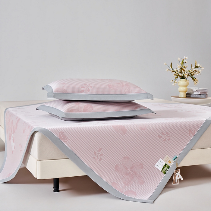 91家纺网 家纺一手货源 找家纺 小牛席业 2026新款胖达凉感提花冰丝席席子凉席 粉色