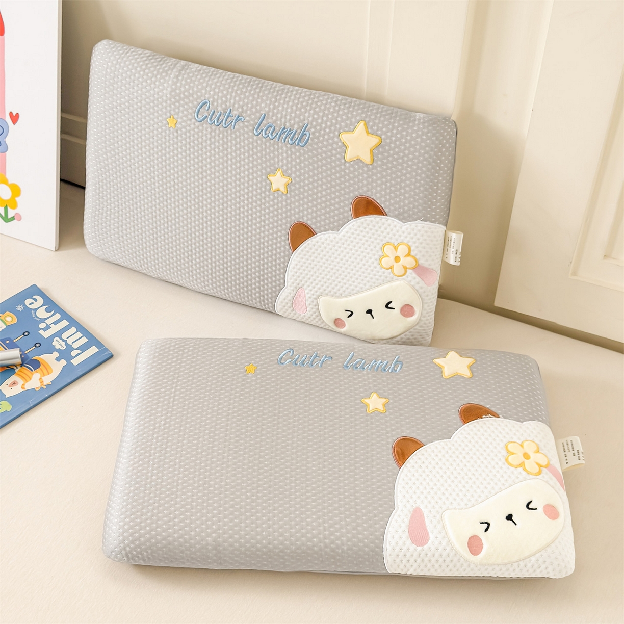 91家纺网 家纺一手货源 找家纺 麦肯锡 2026新款小绵羊卡通面包记忆枕枕头枕芯 小绵羊-灰色