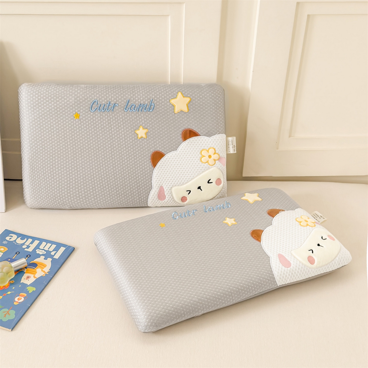 91家纺网 家纺一手货源 找家纺 麦肯锡 2026新款小绵羊卡通面包记忆枕枕头枕芯 小绵羊-灰色