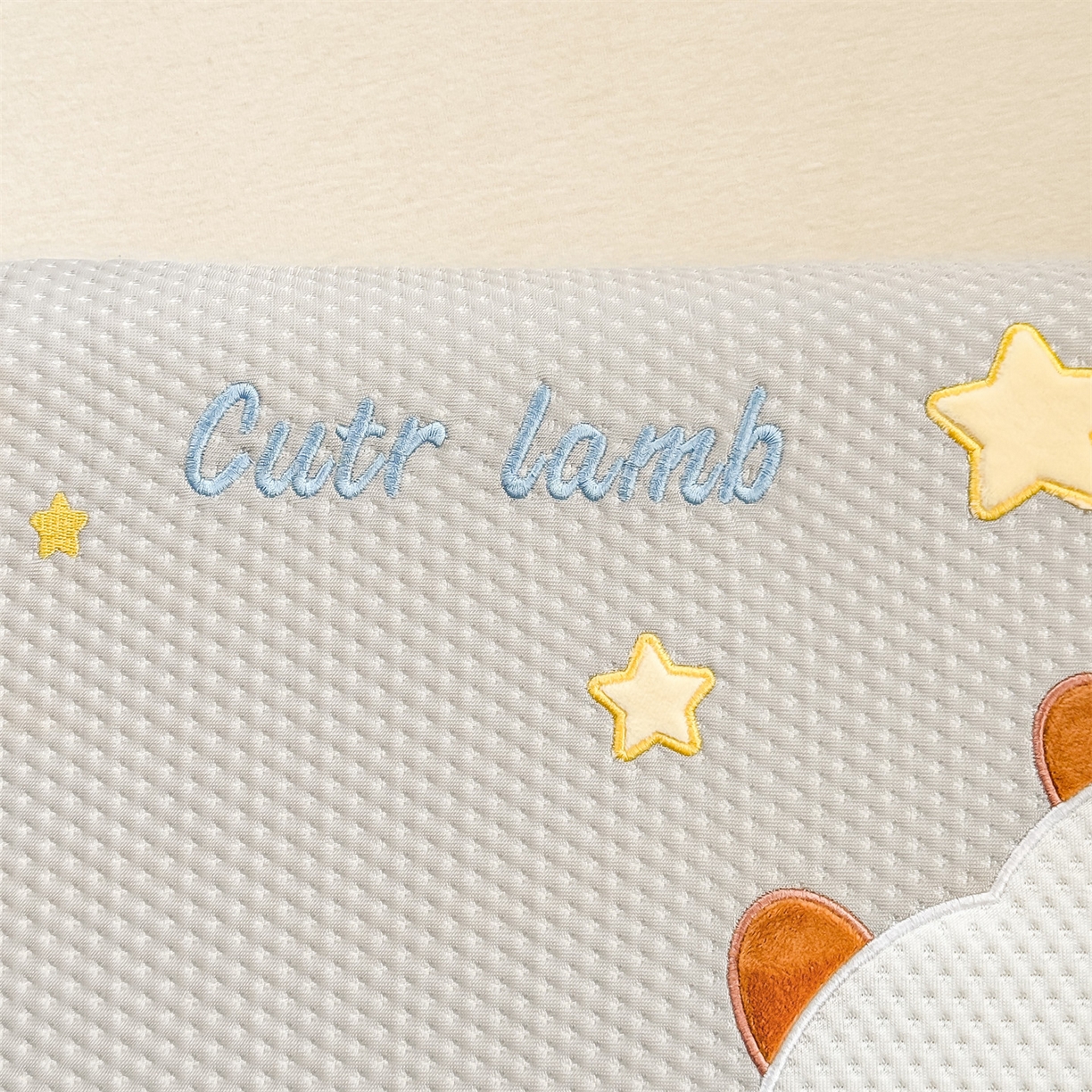 91家纺网 家纺一手货源 找家纺 麦肯锡 2026新款小绵羊卡通面包记忆枕枕头枕芯 小绵羊-灰色