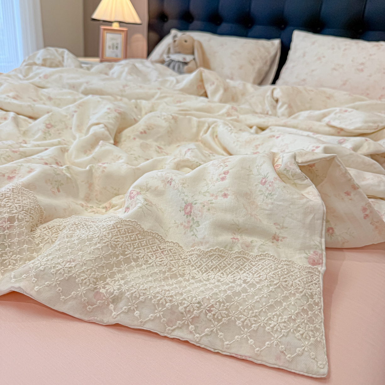 91家纺网 家纺一手货源 找家纺 （总）盼季家纺 2025新款小清新羊羔绒四件套加厚牛奶绒保暖床单被套宿舍三件套