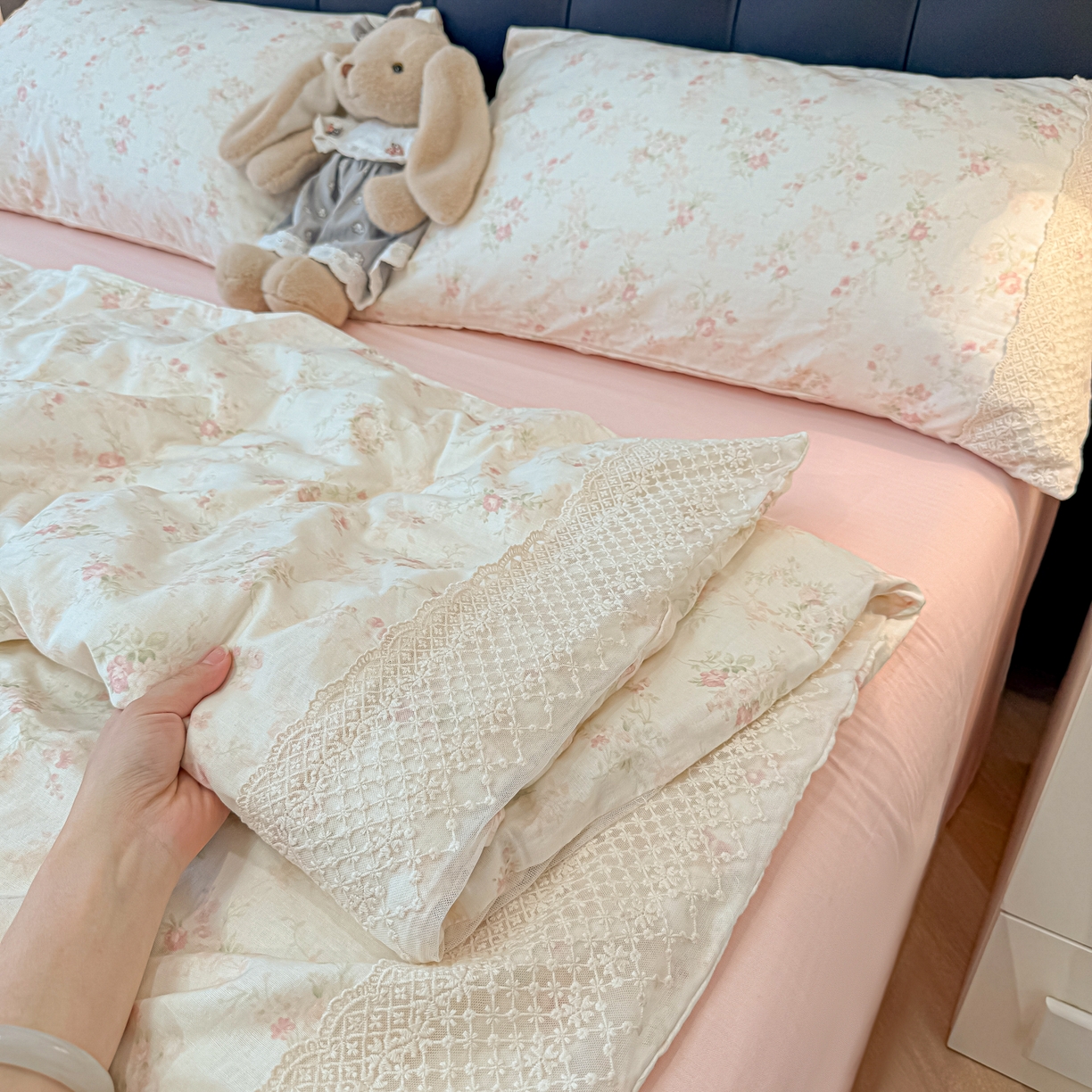 91家纺网 家纺一手货源 找家纺 （总）盼季家纺 2026新款水洗棉印花法式高定小碎花蕾丝花边四件套