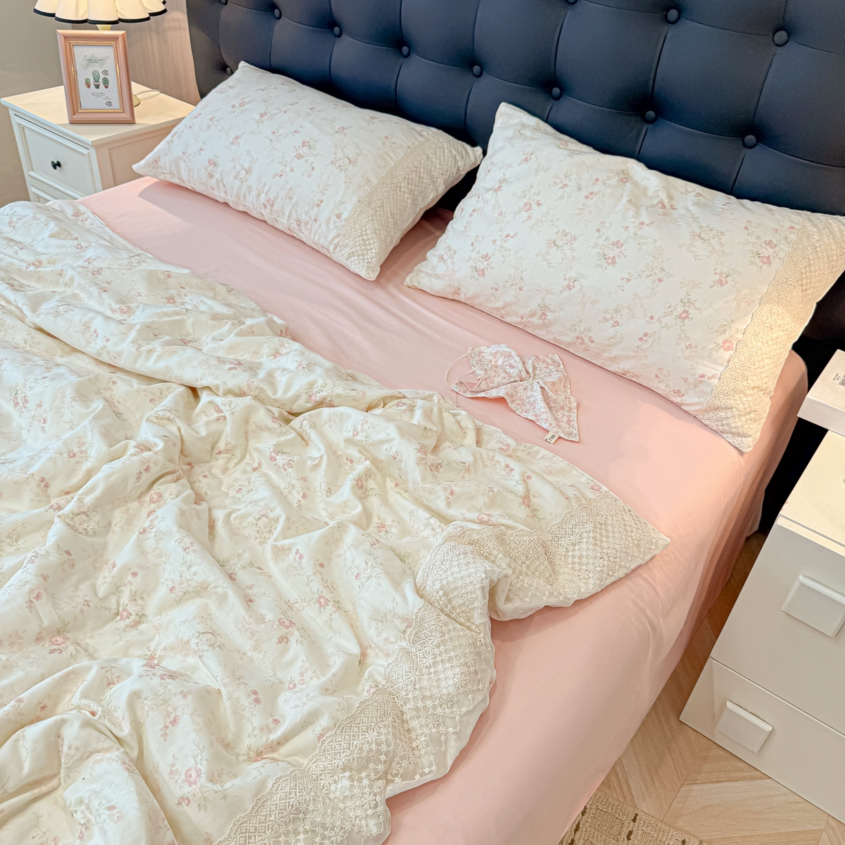 91家纺网 家纺一手货源 找家纺 （总）盼季家纺 2026新款水洗棉印花法式高定小碎花蕾丝花边四件套