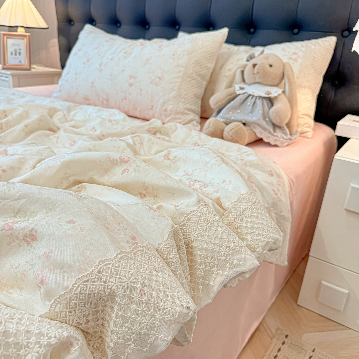 91家纺网 家纺一手货源 找家纺 （总）盼季家纺 2026新款水洗棉印花法式高定小碎花蕾丝花边四件套