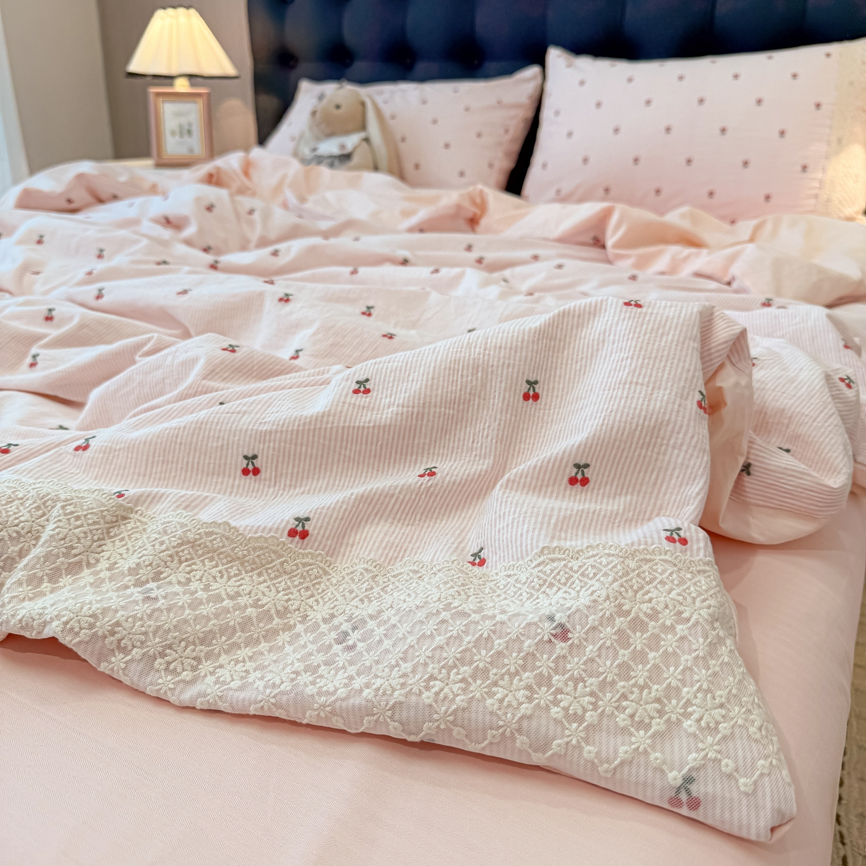 91家纺网 家纺一手货源 找家纺 （总）盼季家纺 2026新款水洗棉印花法式高定小碎花蕾丝花边四件套