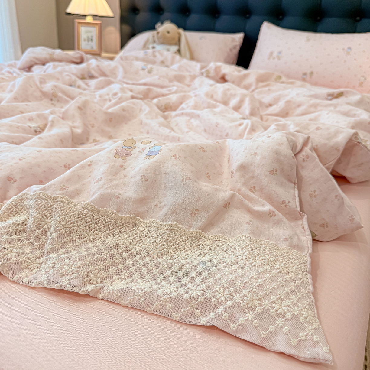 91家纺网 家纺一手货源 找家纺 （总）盼季家纺 2026新款水洗棉印花法式高定小碎花蕾丝花边四件套