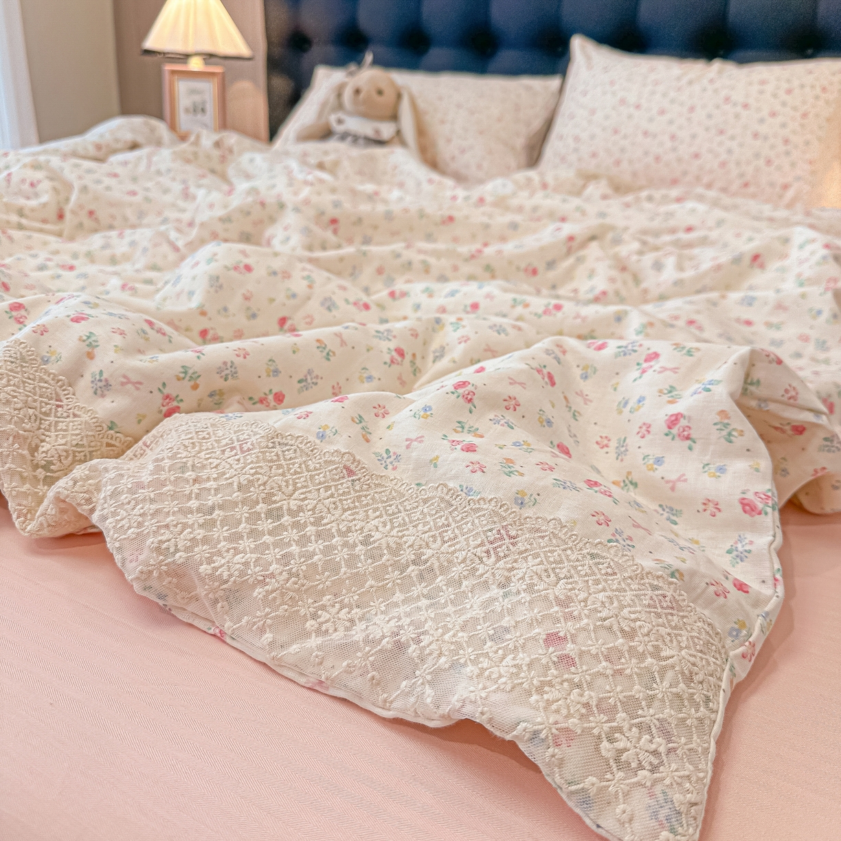 盼季家纺 2026新款水洗棉印花法式高定小碎花蕾丝花边四件套 法式高定花边-花颜