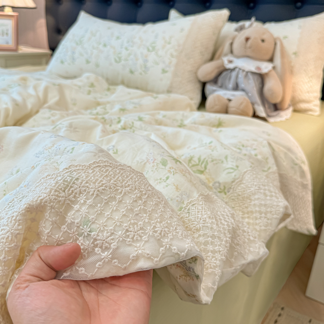 91家纺网 家纺一手货源 找家纺 盼季家纺 2026新款水洗棉印花法式高定小碎花蕾丝花边四件套 法式高定花边-清夏