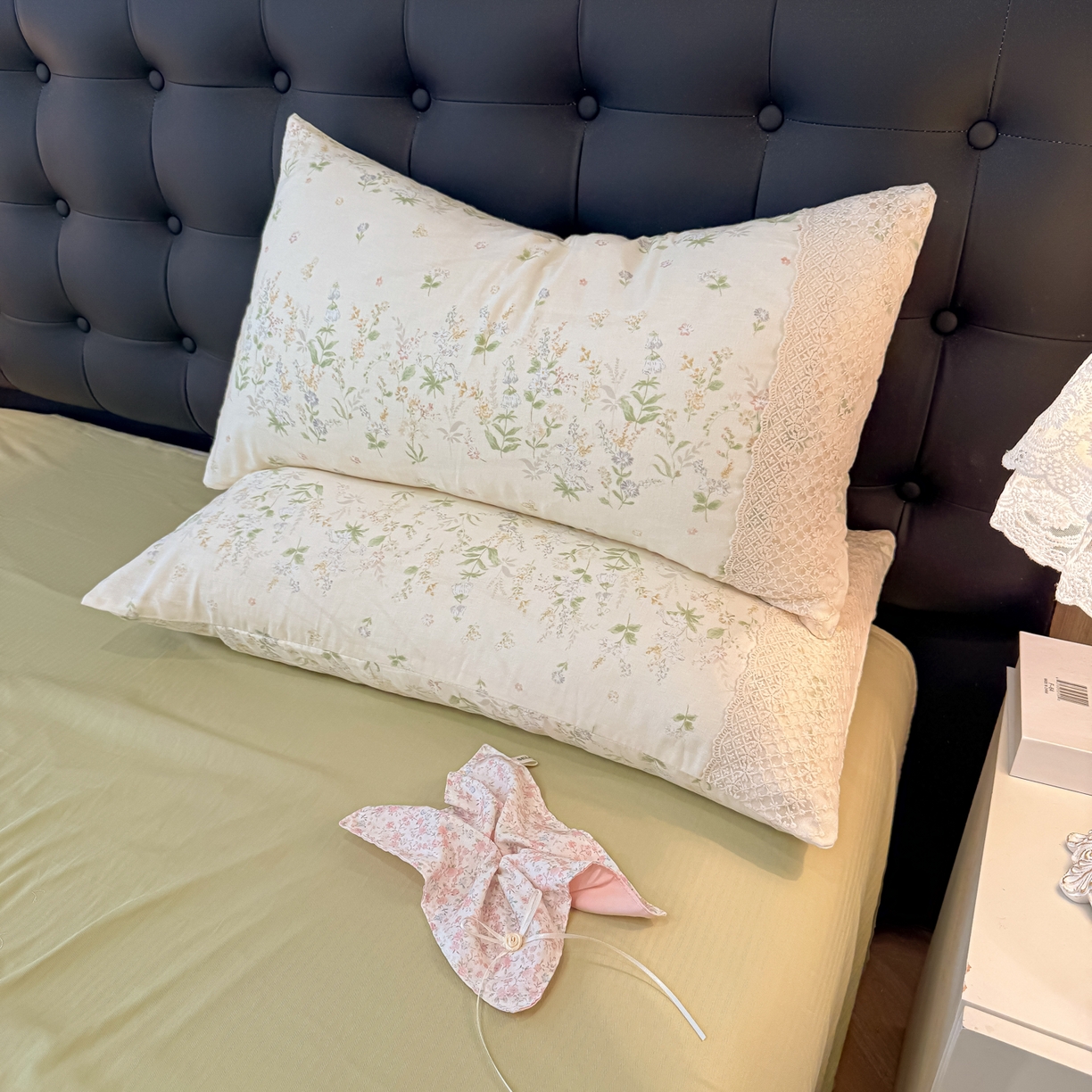 91家纺网 家纺一手货源 找家纺 盼季家纺 2026新款水洗棉印花法式高定小碎花蕾丝花边四件套 法式高定花边-清夏