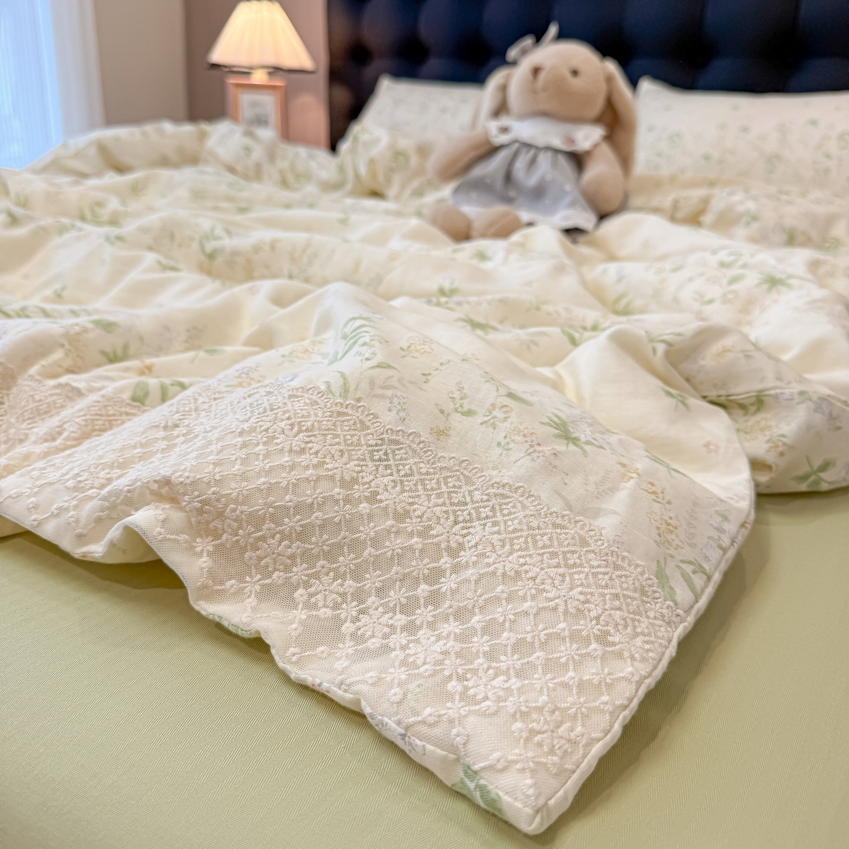 91家纺网 家纺一手货源 找家纺 盼季家纺 2026新款水洗棉印花法式高定小碎花蕾丝花边四件套 法式高定花边-清夏