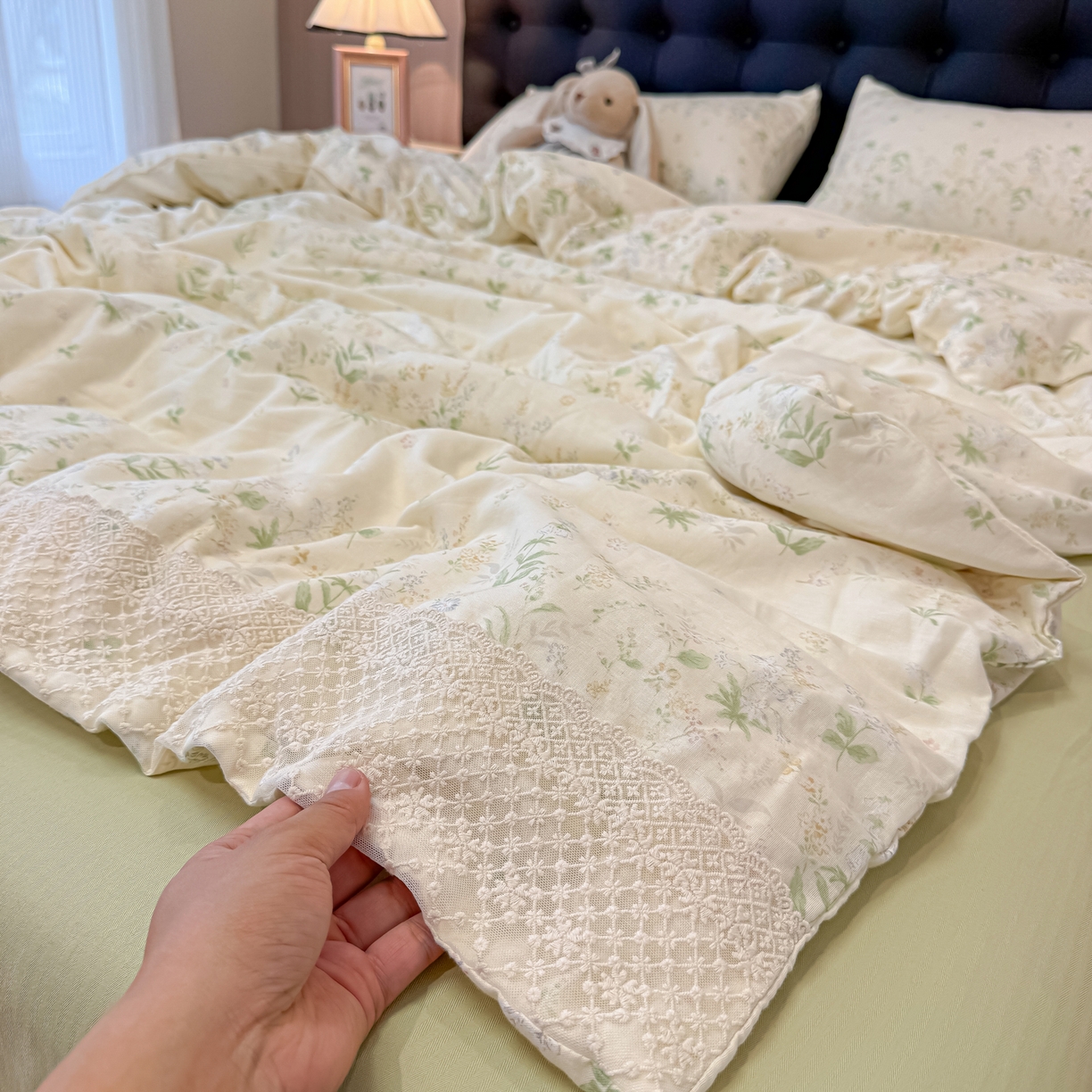 91家纺网 家纺一手货源 找家纺 盼季家纺 2026新款水洗棉印花法式高定小碎花蕾丝花边四件套 法式高定花边-清夏