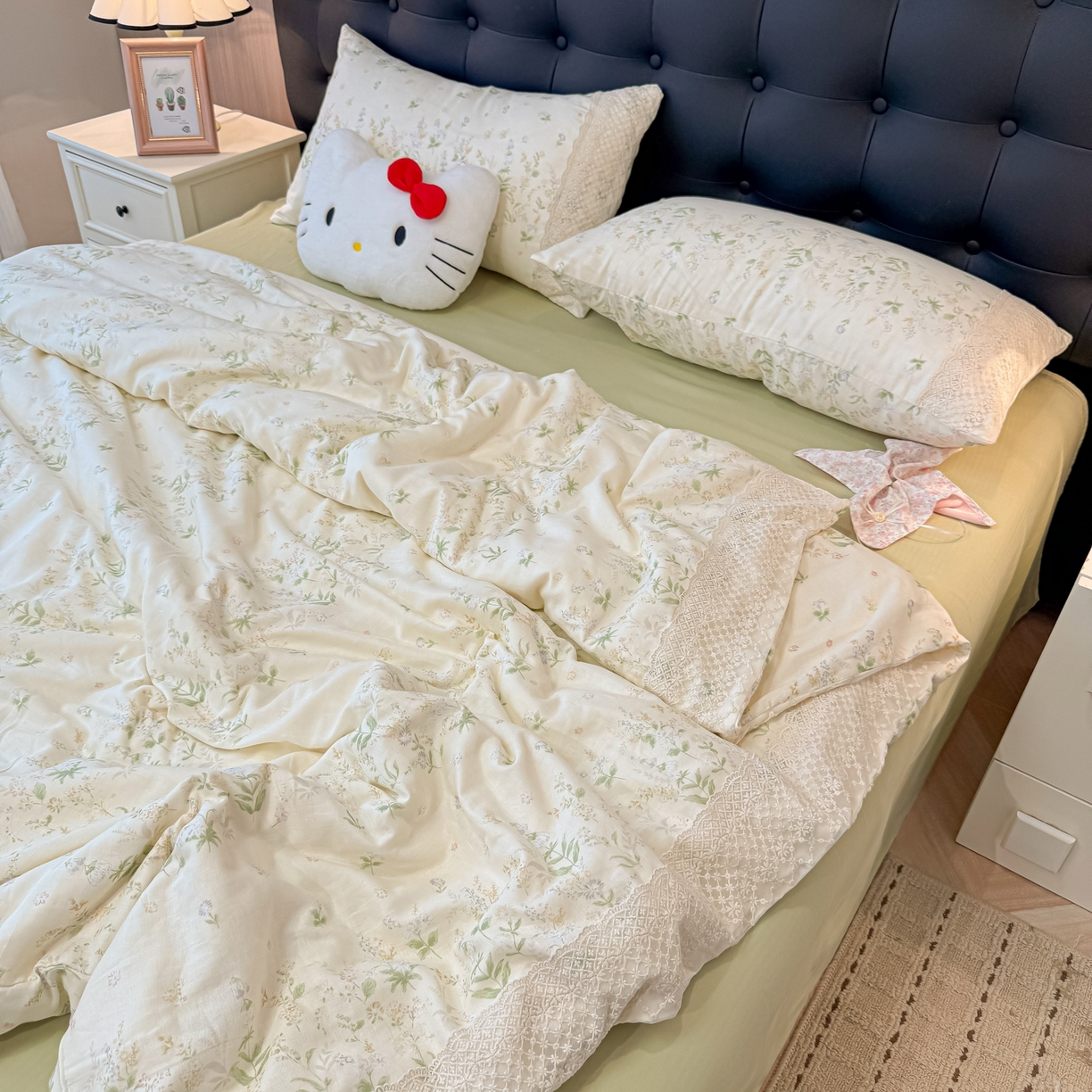 91家纺网 家纺一手货源 找家纺 盼季家纺 2026新款水洗棉印花法式高定小碎花蕾丝花边四件套 法式高定花边-清夏