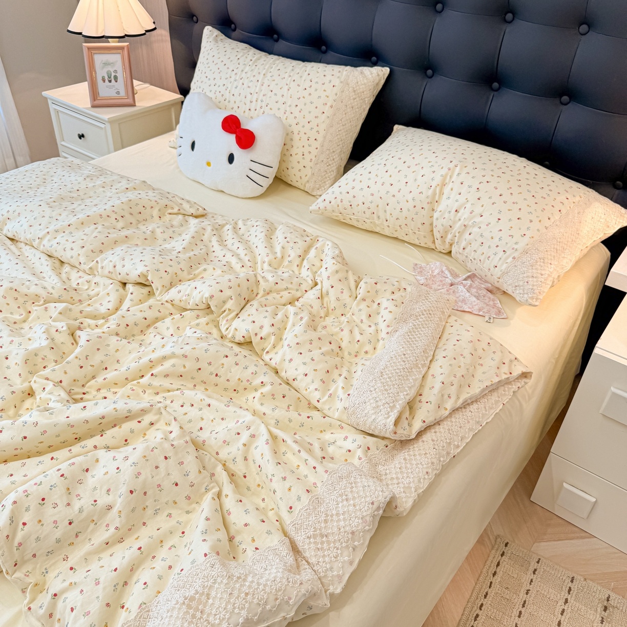 91家纺网 家纺一手货源 找家纺 盼季家纺 2026新款水洗棉印花法式高定小碎花蕾丝花边四件套 法式高定花边-颜昔