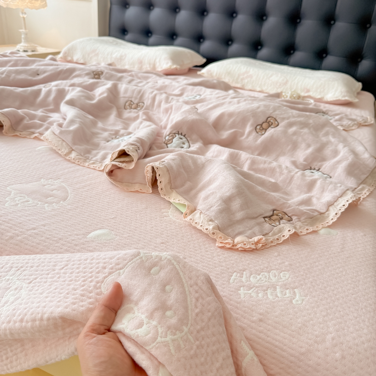 91家纺网 家纺一手货源 找家纺 （总）盼季家纺 2026新款A类木棉皱皱纱床盖夏被四件套场景一-奶盖KT