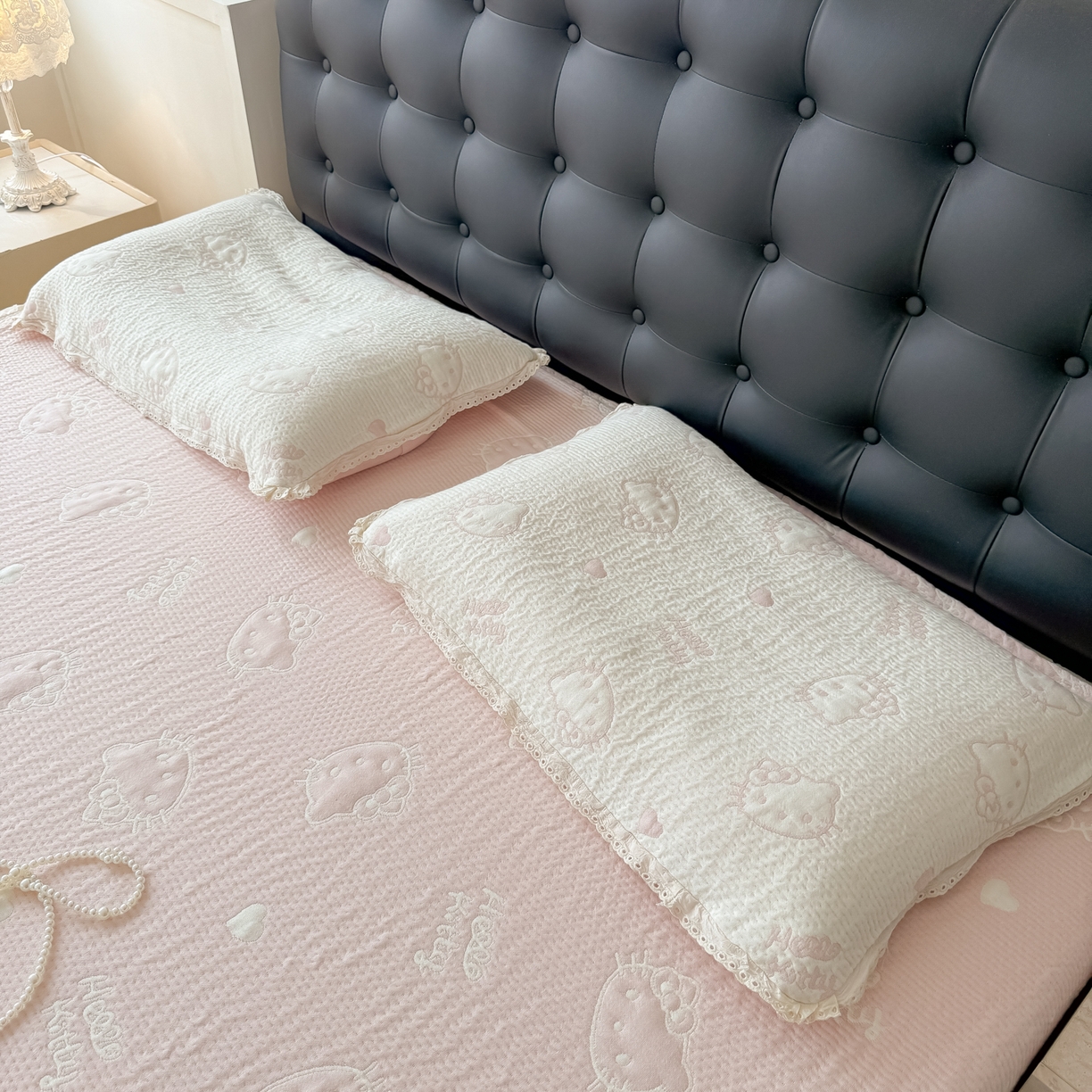 91家纺网 家纺一手货源 找家纺 盼季家纺 2026新款A类木棉皱皱纱床盖夏被四件套场景一-奶盖KT 奶盖KT-粉粉