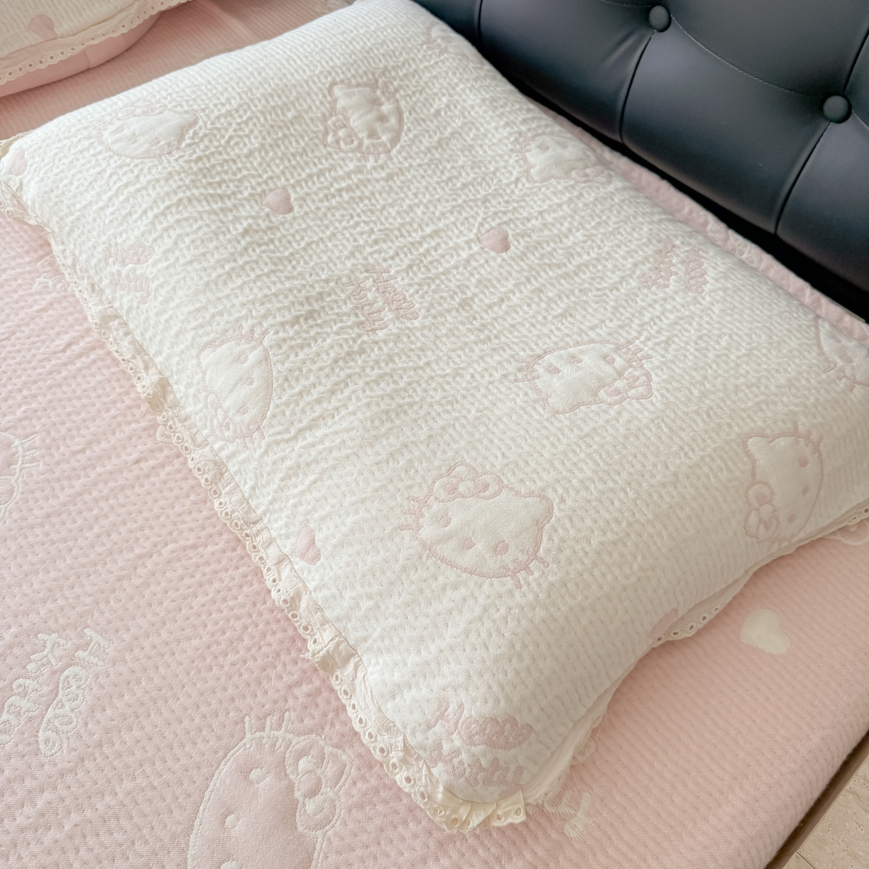 91家纺网 家纺一手货源 找家纺 盼季家纺 2026新款A类木棉皱皱纱床盖夏被四件套场景一-奶盖KT 奶盖KT-粉粉