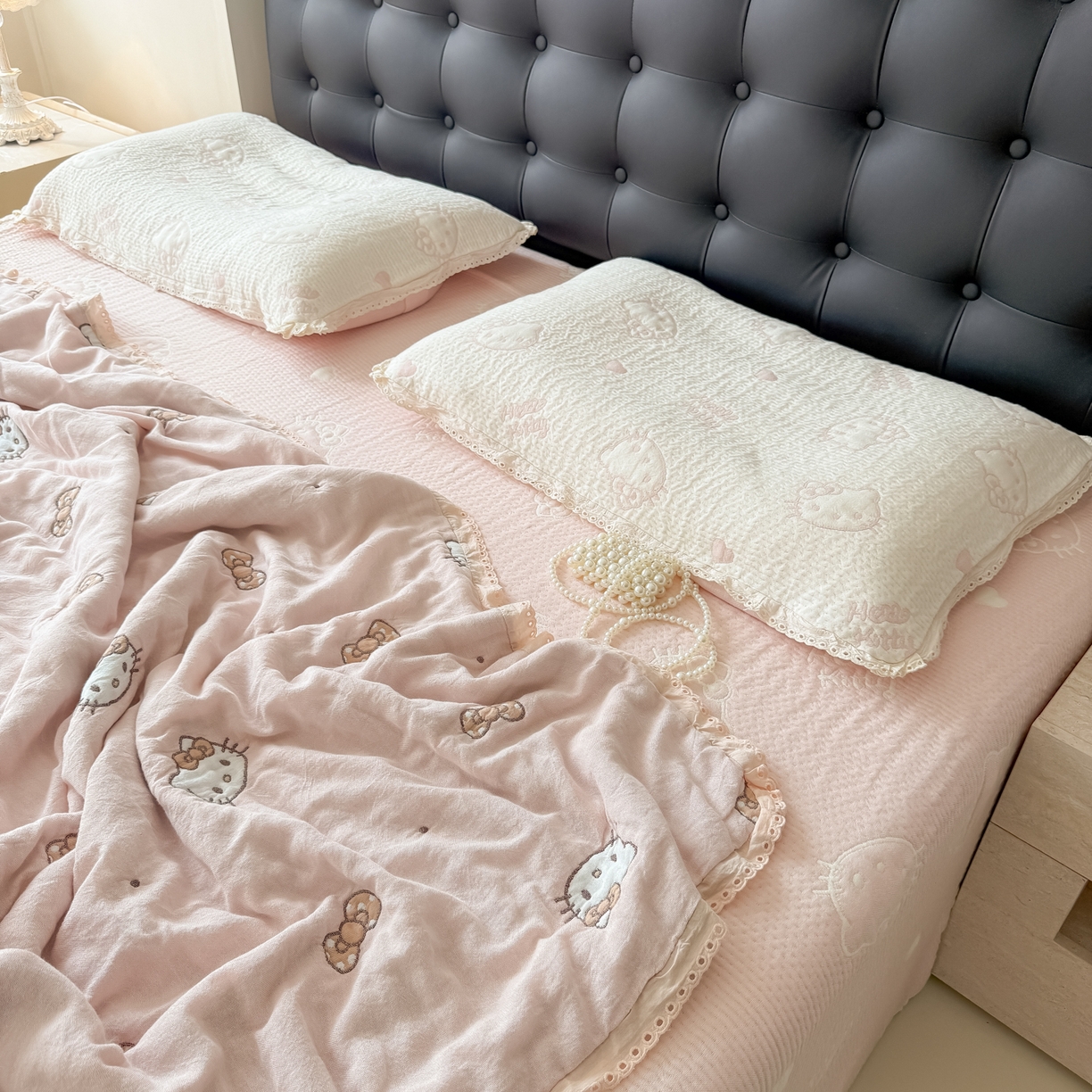 91家纺网 家纺一手货源 找家纺 盼季家纺 2026新款A类木棉皱皱纱床盖夏被四件套场景一-奶盖KT 奶盖KT-粉粉