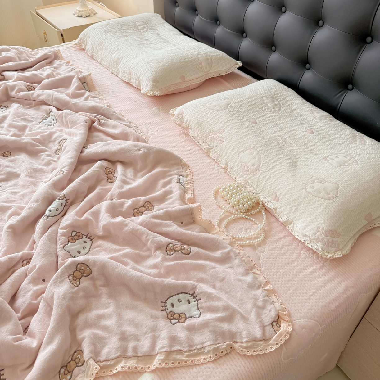 91家纺网 家纺一手货源 找家纺 盼季家纺 2026新款A类木棉皱皱纱床盖夏被四件套场景一-奶盖KT 奶盖KT-粉粉