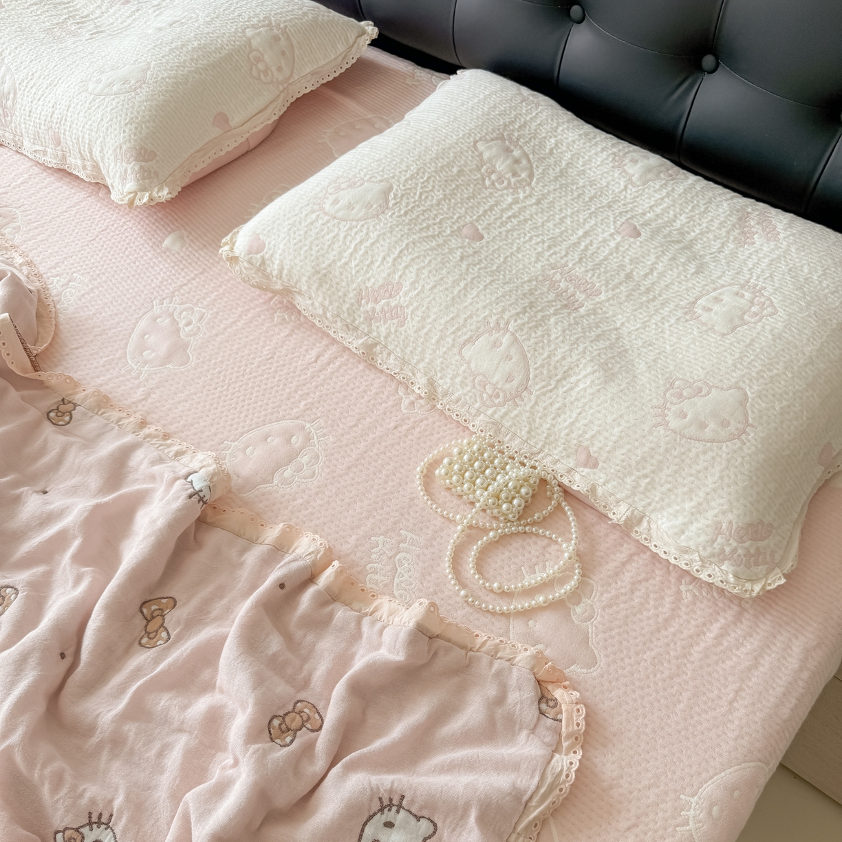 91家纺网 家纺一手货源 找家纺 盼季家纺 2026新款A类木棉皱皱纱床盖夏被四件套场景一-奶盖KT 奶盖KT-粉粉