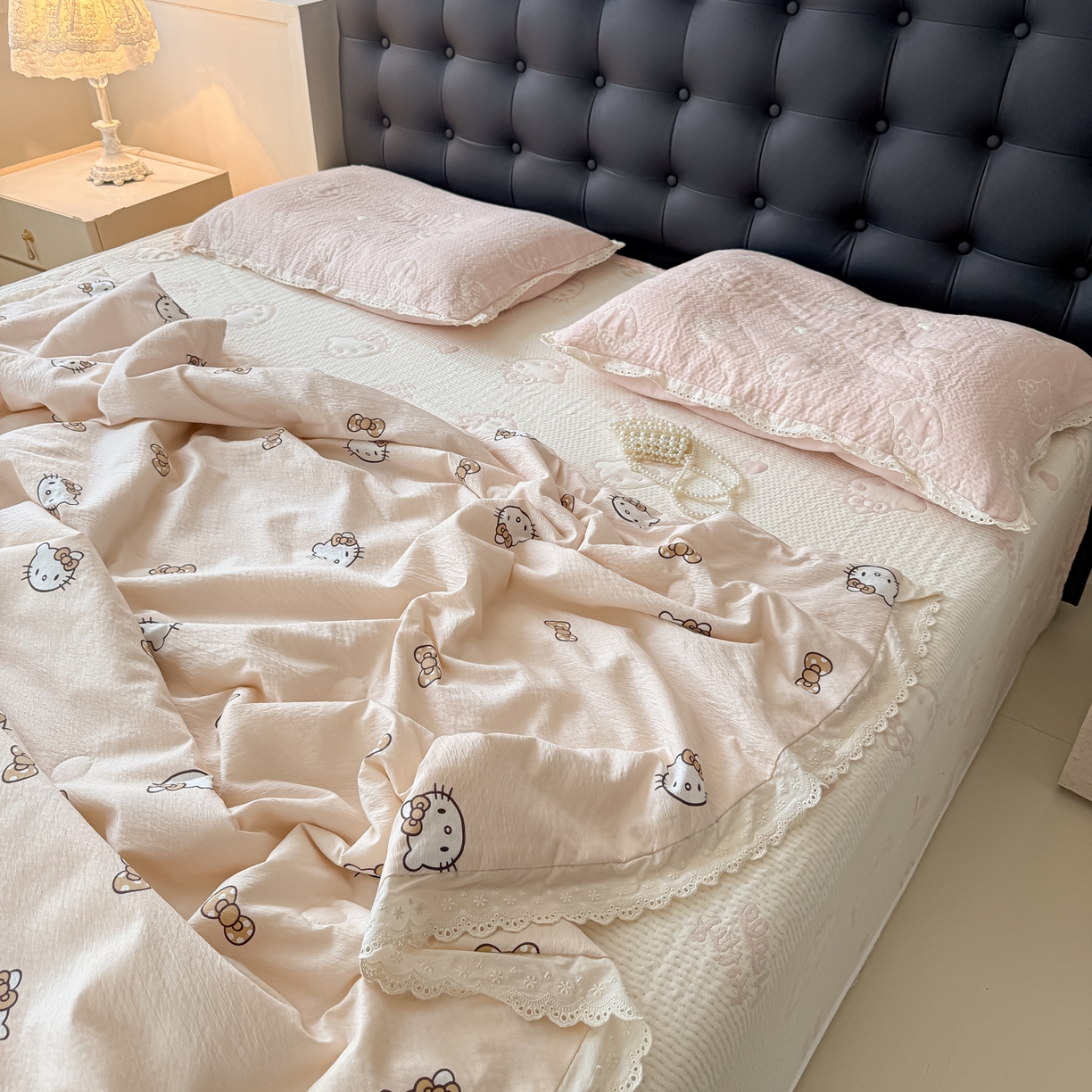 91家纺网 家纺一手货源 找家纺 盼季家纺 2026新款A类木棉皱皱纱床盖夏被四件套场景一-奶盖KT 奶盖KT-粉白