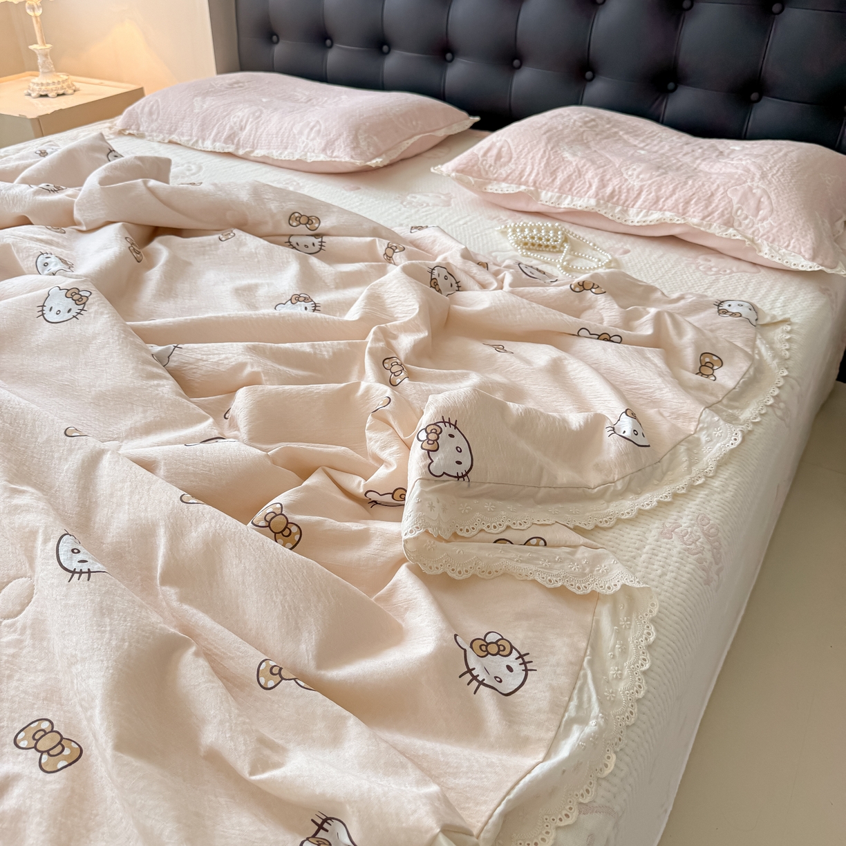 91家纺网 家纺一手货源 找家纺 盼季家纺 2026新款A类木棉皱皱纱床盖夏被四件套场景一-奶盖KT 奶盖KT-粉白